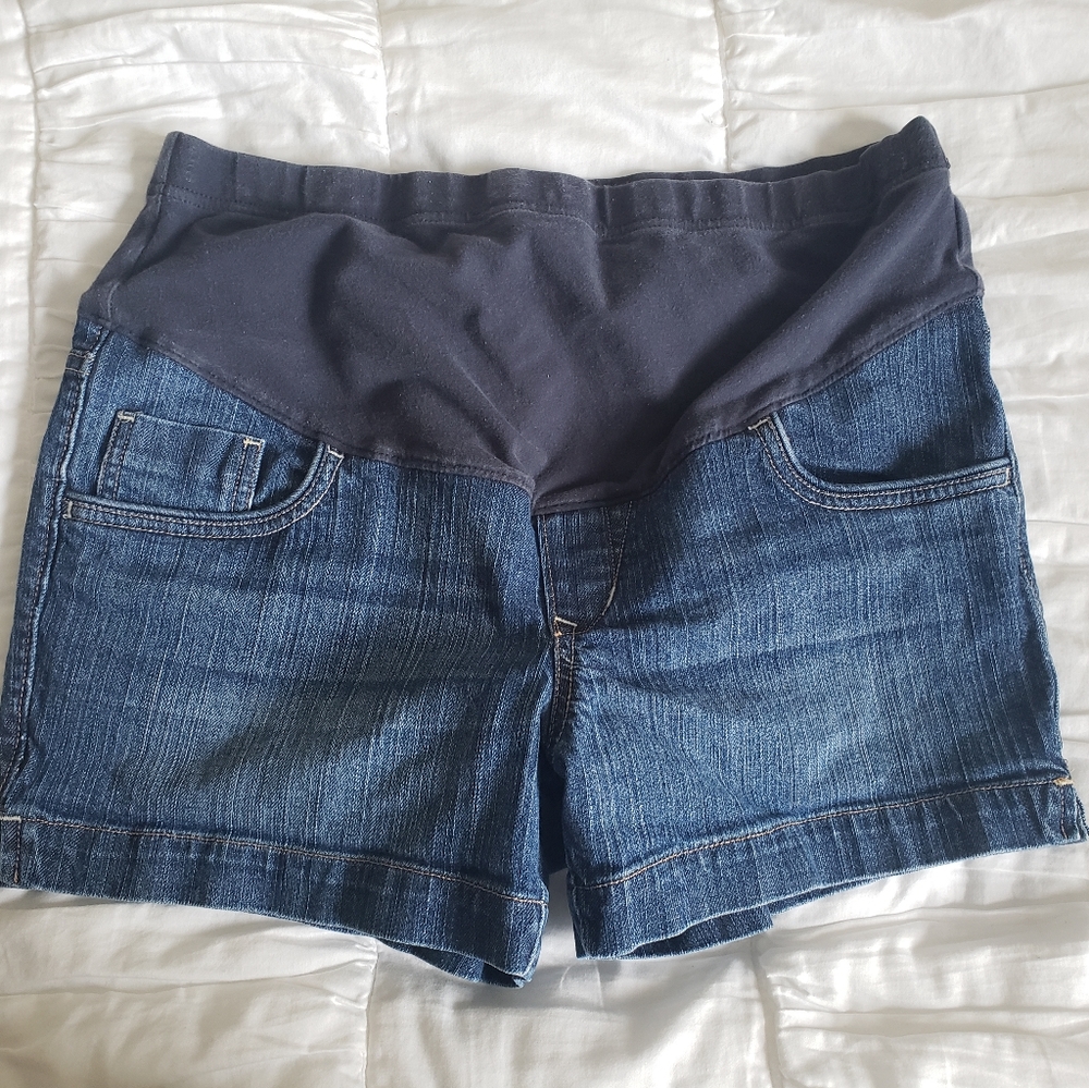 Maternity shorts